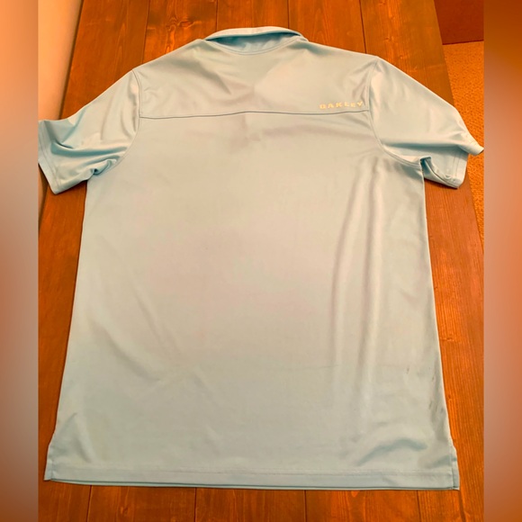 Set of 2 Men’s golf shirts J Lindeberg and Oakley In good condition. - Picture 3 of 8